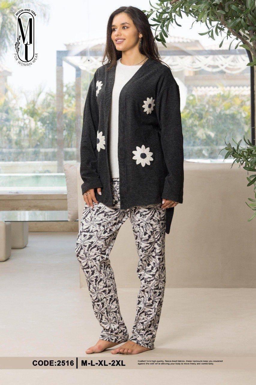 5981059233665371399 بيجامه قطيفه 3 قطع بروب - الصورة 1